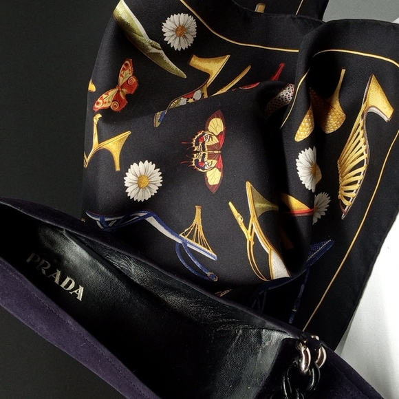 AUTHENTIC SALVATORE FERRAGAMO SCARF - Picture 8 of 12